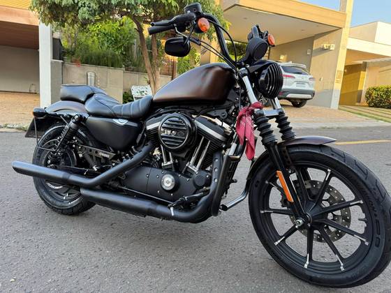 HARLEY-DAVIDSON SPORTSTER IRON 883 
